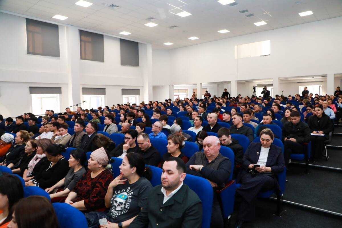 Начальник полиции Астаны встретился с жителями города