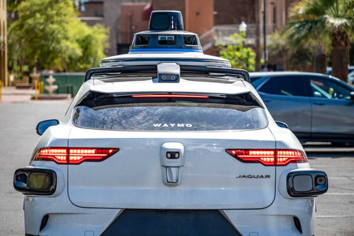 В Казахстане запустят проект беспилотных автомобилей