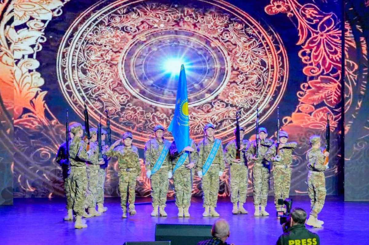 «Защита Родины – дело настоящих мужчин!»: в Астане проводили в армию очередную группу молодых людей