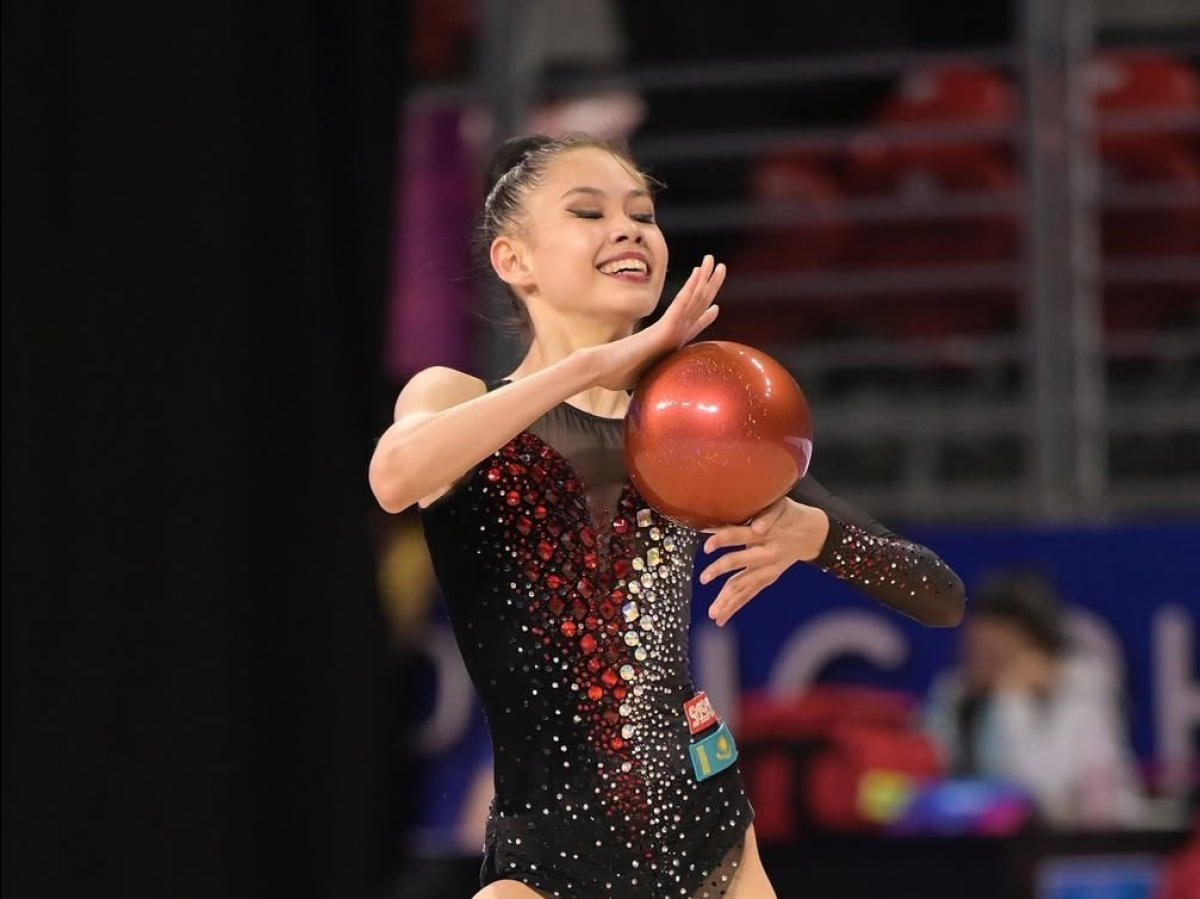 Казахстанская гимнастка Акмарал Ерекешева завершила Гран-при во Франции с четырьмя медалями