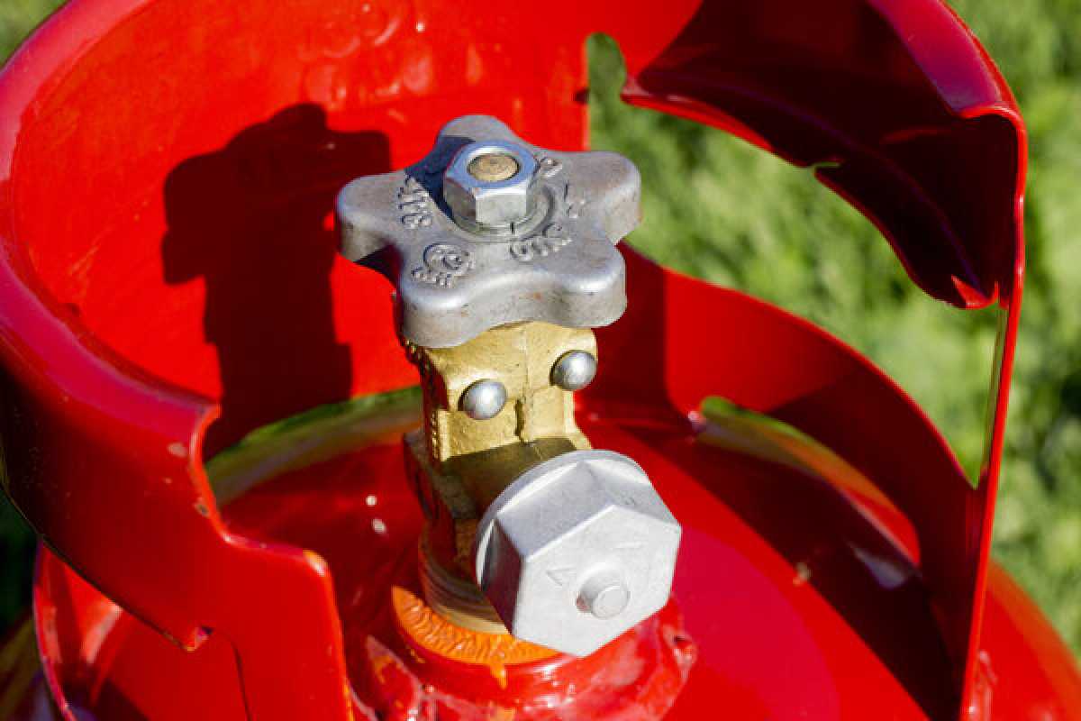 Три человека пострадали при взрыве газового баллона в Павлодарской области