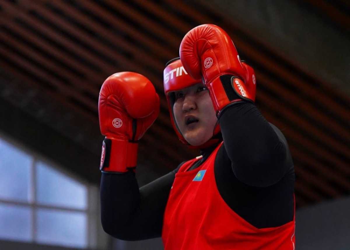 Казахстанка Дина Исламбекова завоевала «золото» чемпионата Азии по боксу