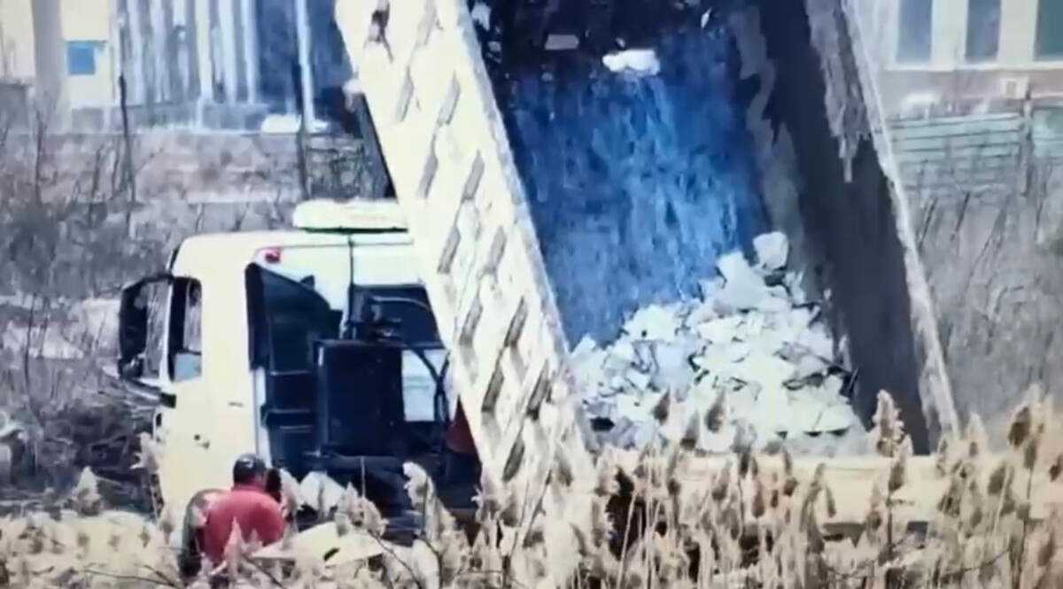 Два грузовика сбрасывали мусор в неположенных местах в Астане