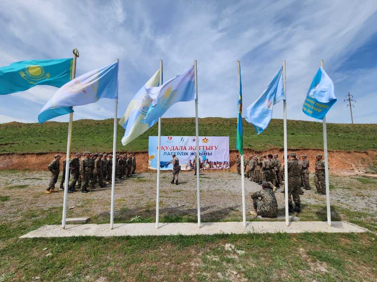 Полевые сборы в Шымкенте: школьники осваивают основы военной подготовки