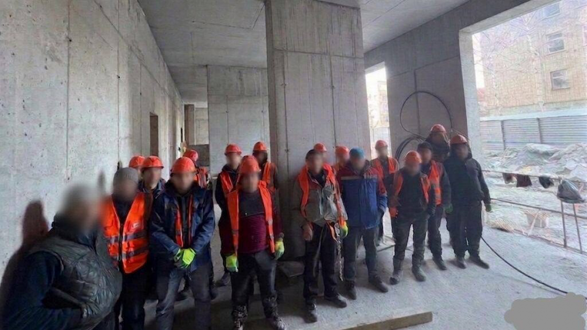 Работали без разрешения: иностранцев выдворили из страны в ВКО
