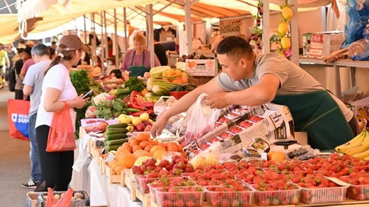 Ярмарка выходного дня в Ауэзовском районе Алматы сменила локацию