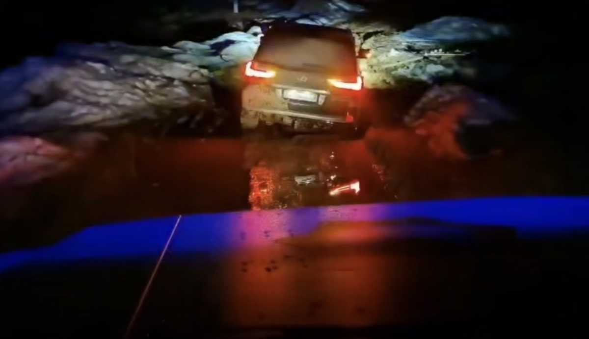 Шесть человек застряли в грязевом плену в Акмолинской области