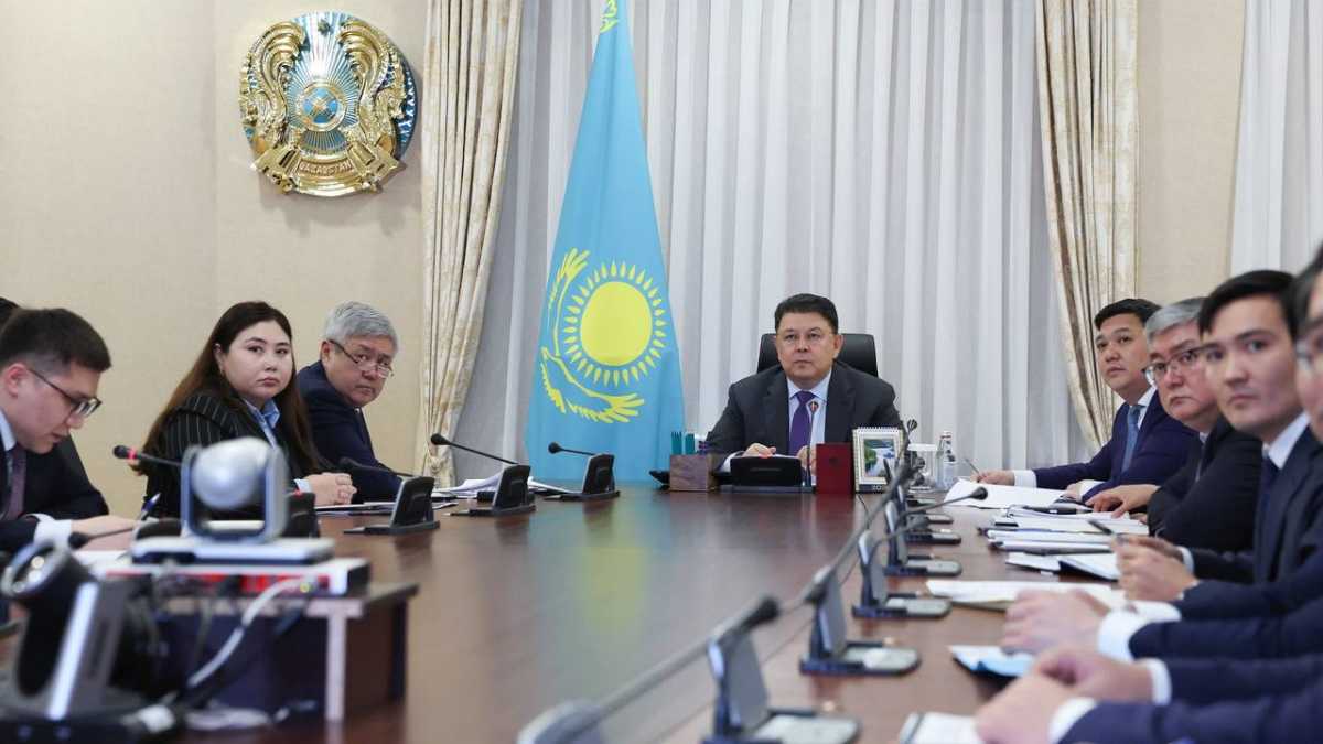 Регионы должны ликвидировать «красную зону» в ЖКХ к 2027 году – Бозумбаев