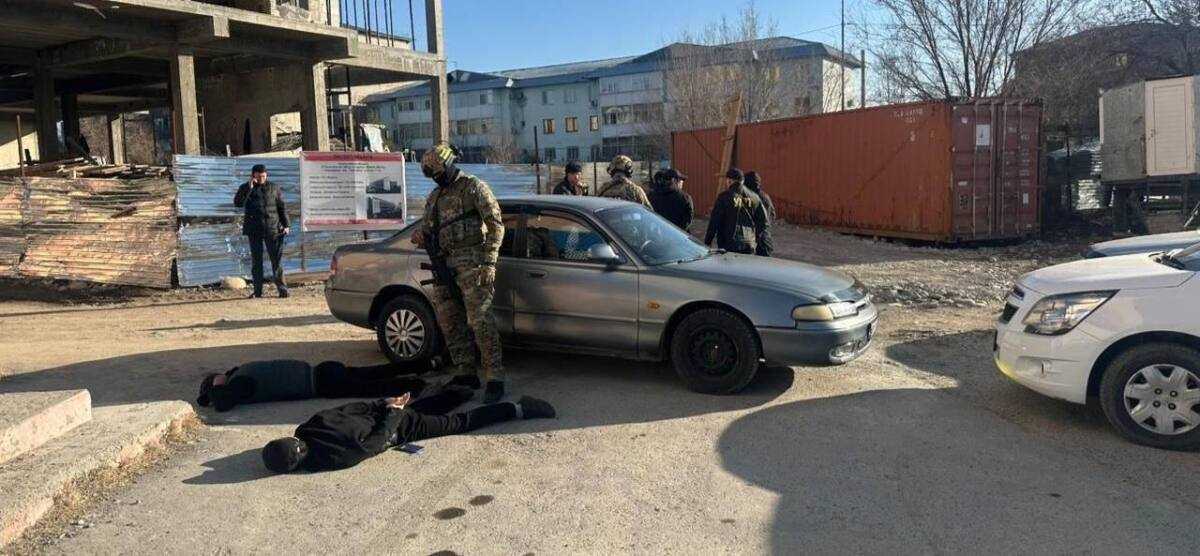 Проникали через окна: две группы квартирных воров задержали в Алматинской области