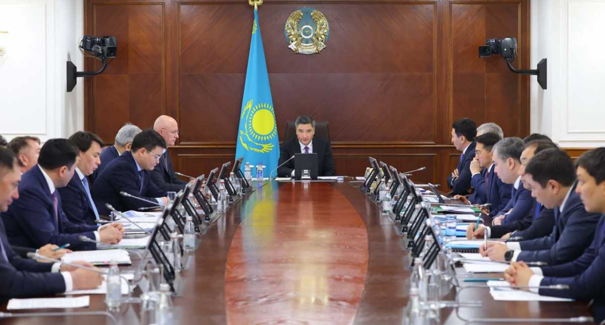 От лекарств до тарифов: Бектенов провёл заседание комиссии по демонополизации экономики