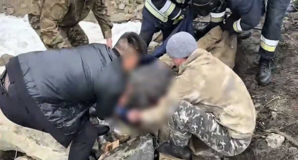 Рабочие отравились в канализационном колодце в ВКО