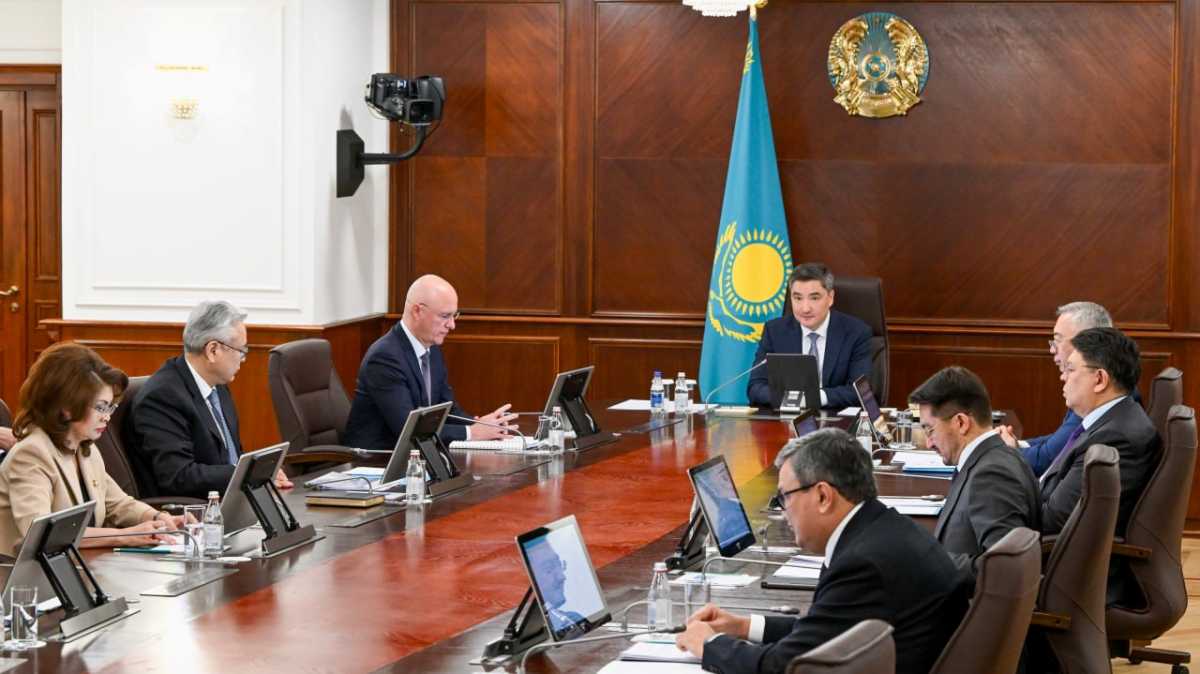 «Роман Васильевич, съездите, проверьте»: Бектенов заслушал отчёт о модернизации ТЭЦ-2 и ТЭЦ-3 в Алматы