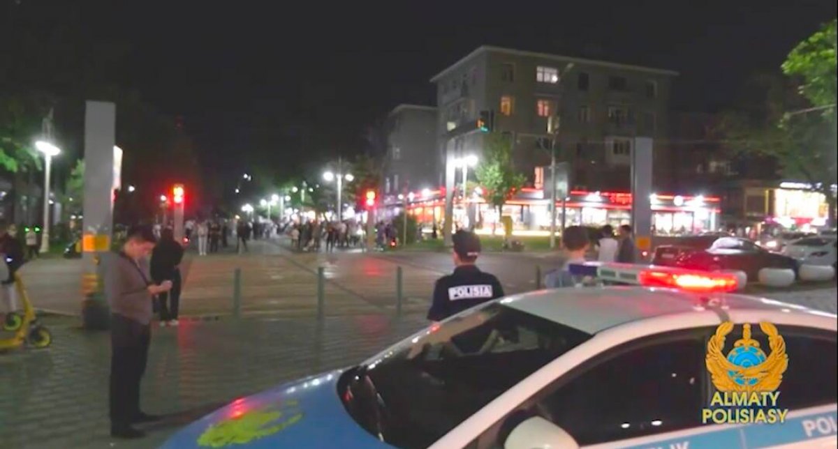 Рейды в парках и на улицах: в Алматы усилили контроль за общественным порядком