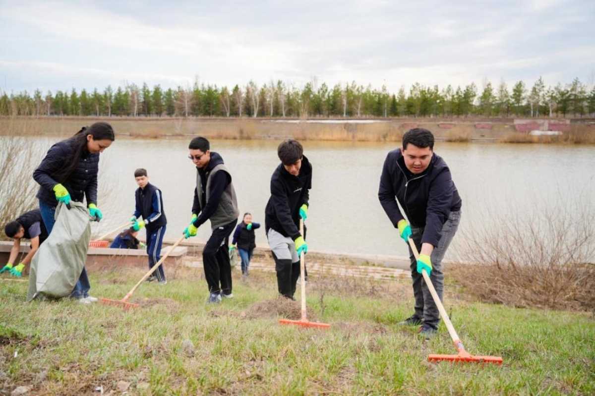 «Таза Қазақстан»: молодёжь Астаны провела экоакцию на набережной Есиля