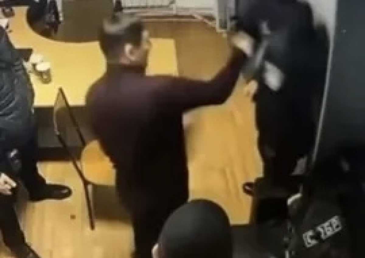 Полицейские проверяют скандальное видео с участием бойцов СОБРа в Атырау