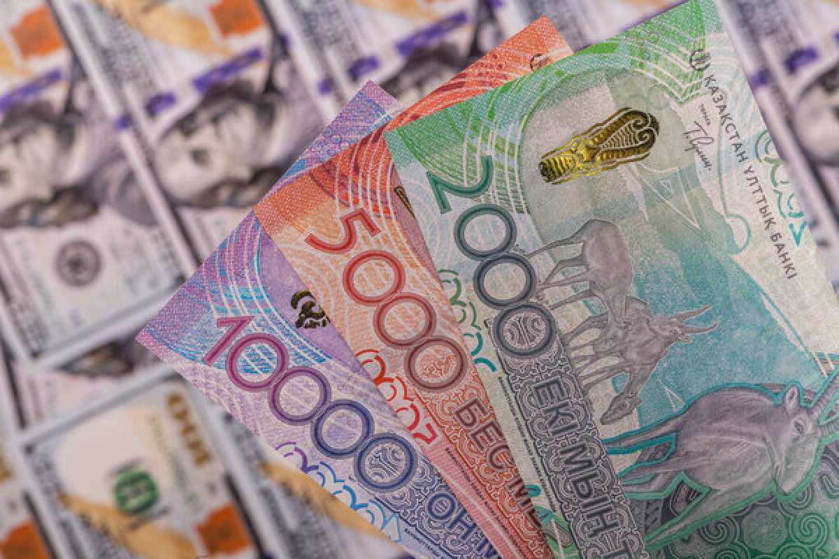Курс доллара в Казахстане приблизился к 480 тенге
