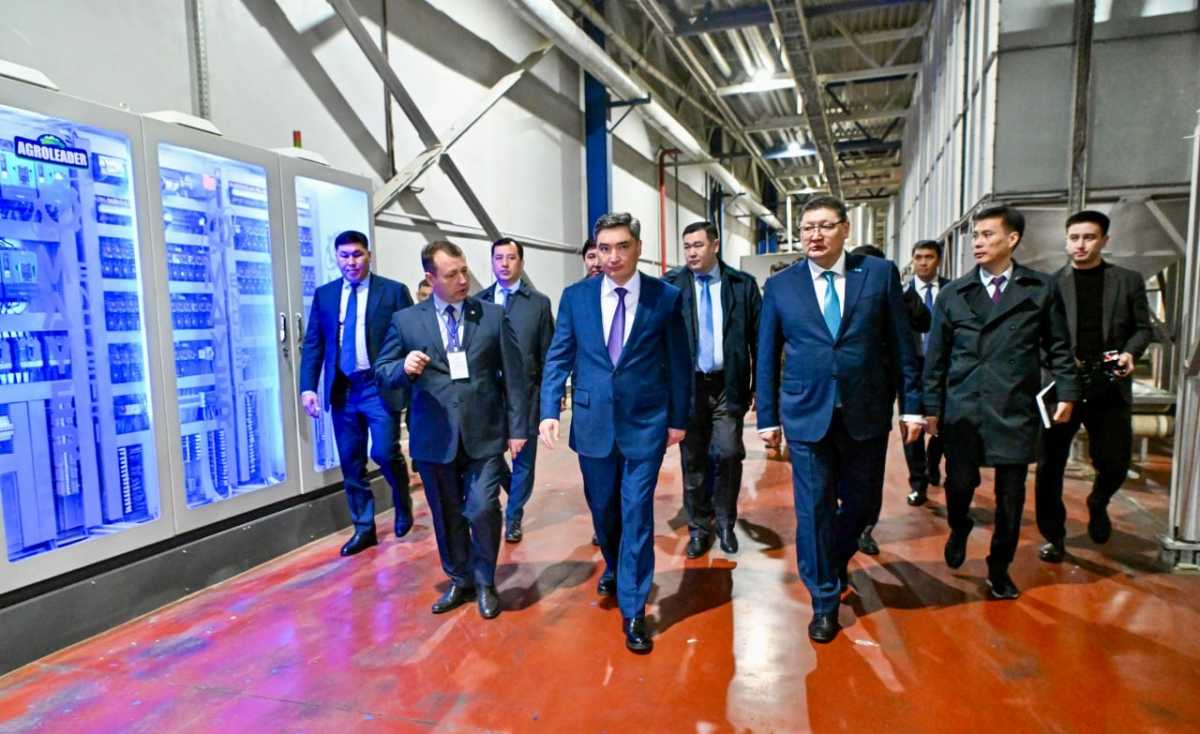 Бектенов проверил реализацию индустриальных и социальных проектов в Абайской области