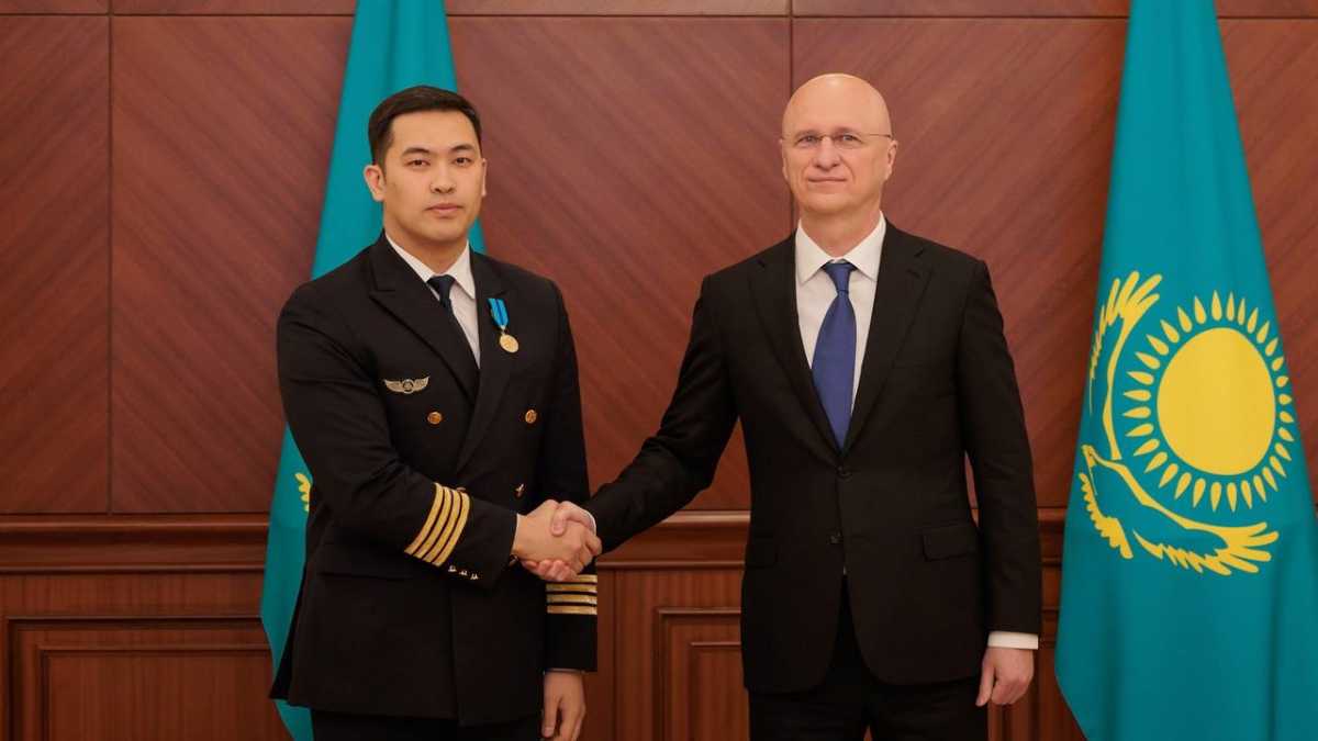 Скляр вручил госнаграды участникам эвакуации казахстанцев из стран Ближнего Востока