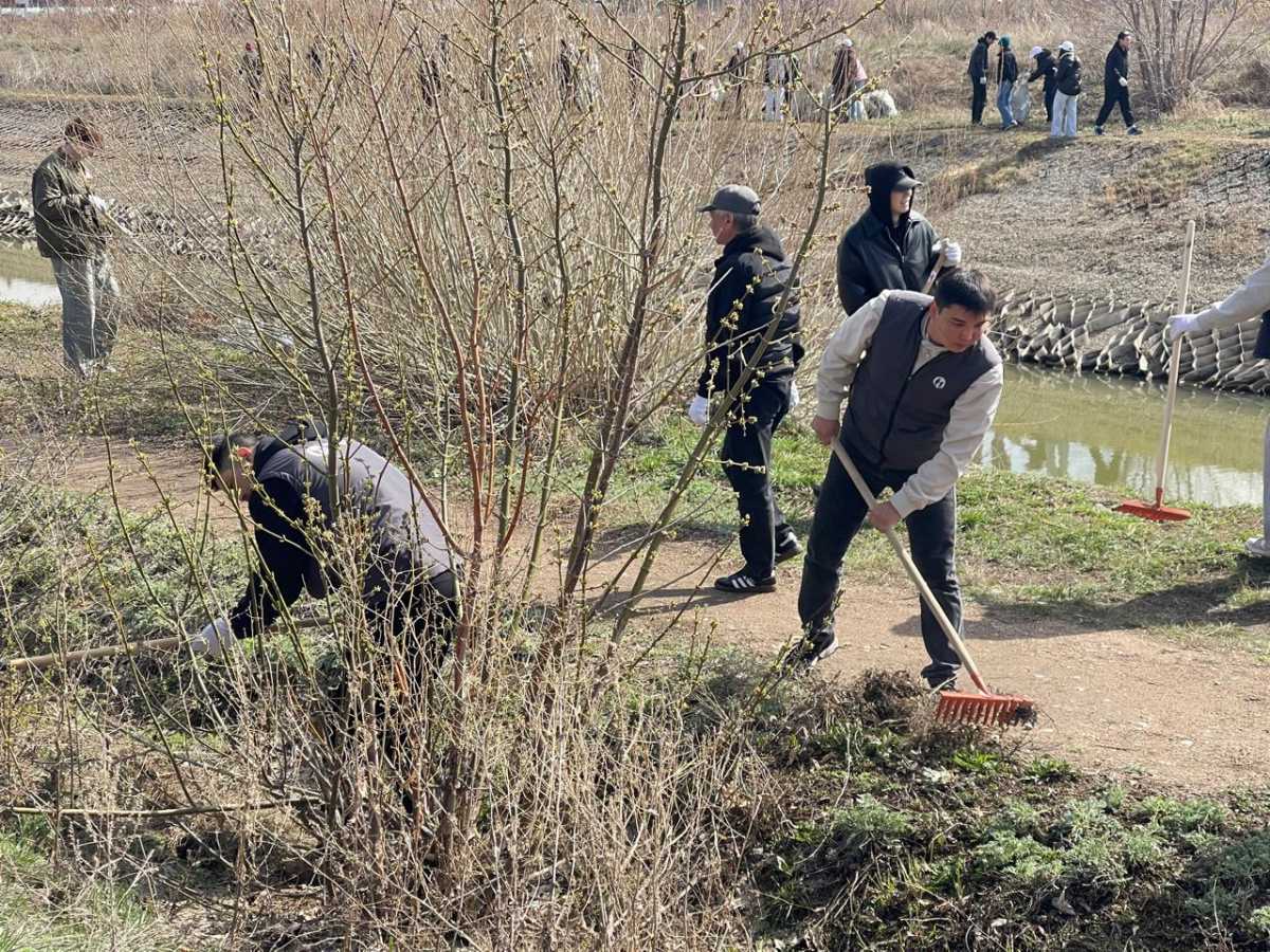 В столице активно проходит масштабный субботник
