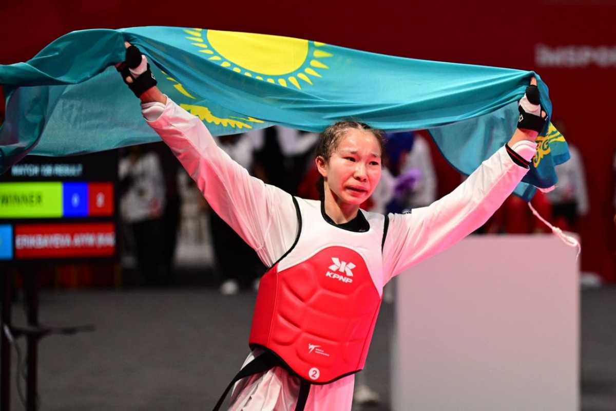Казахстанка Айым Серикбаева завоевала «золото» юниорского чемпионата мира по таеквондо
