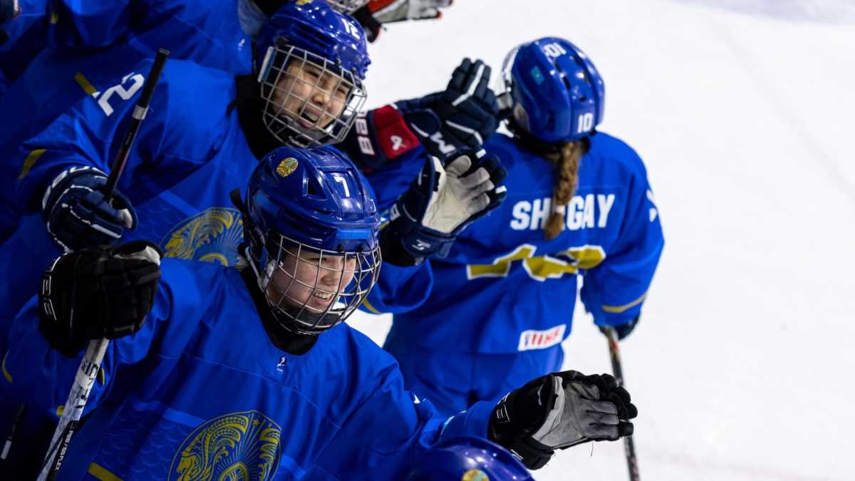 Казахстан одержал первую победу на женском чемпионате мира по хоккею