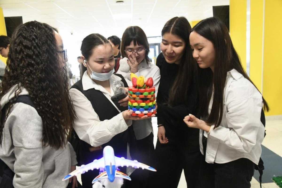 Школьники представили свои эко-идеи на выставке в Астане