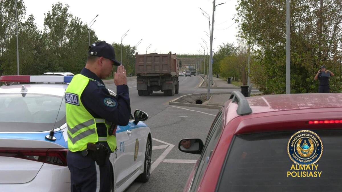 Тысячи нарушений: в Алматы проверяют автомобили на выбросы