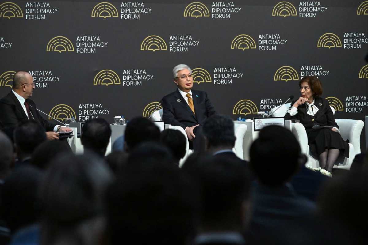 «Быть ответственным и проявлять сдержанность»: Президент Казахстана назвал качества современного лидера