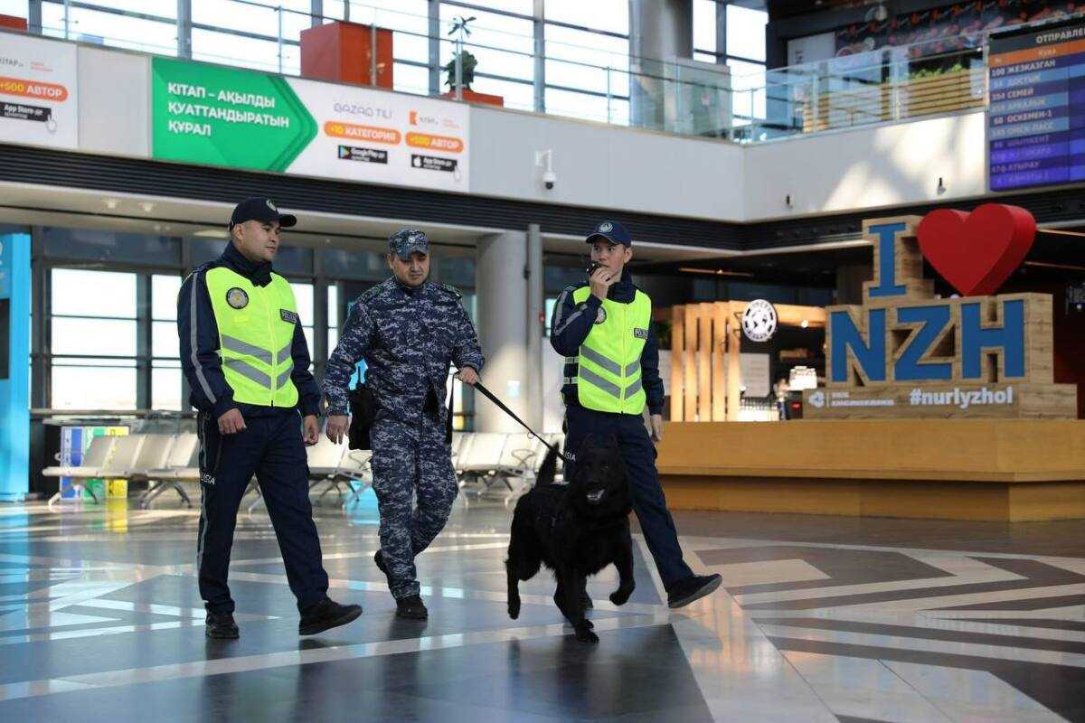 Скандал в хостеле: пьяного мужчину задержали на вокзале в Астане