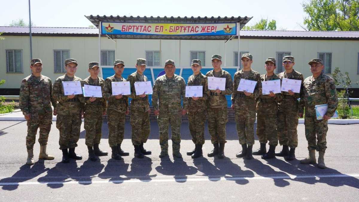 В Алматы состоялся первый выпуск специалистов-ремонтников Вооруженных сил
