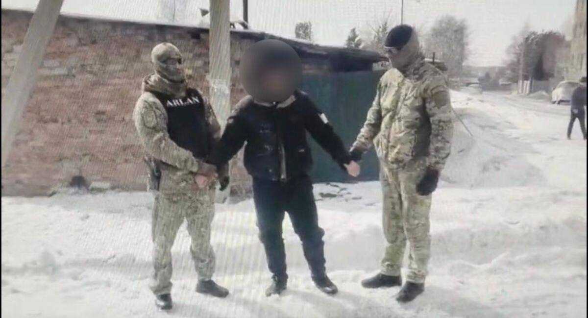 Полицейские пресекли деятельность курьеров-закладчиков интернет-магазина психотропных веществ в ВКО