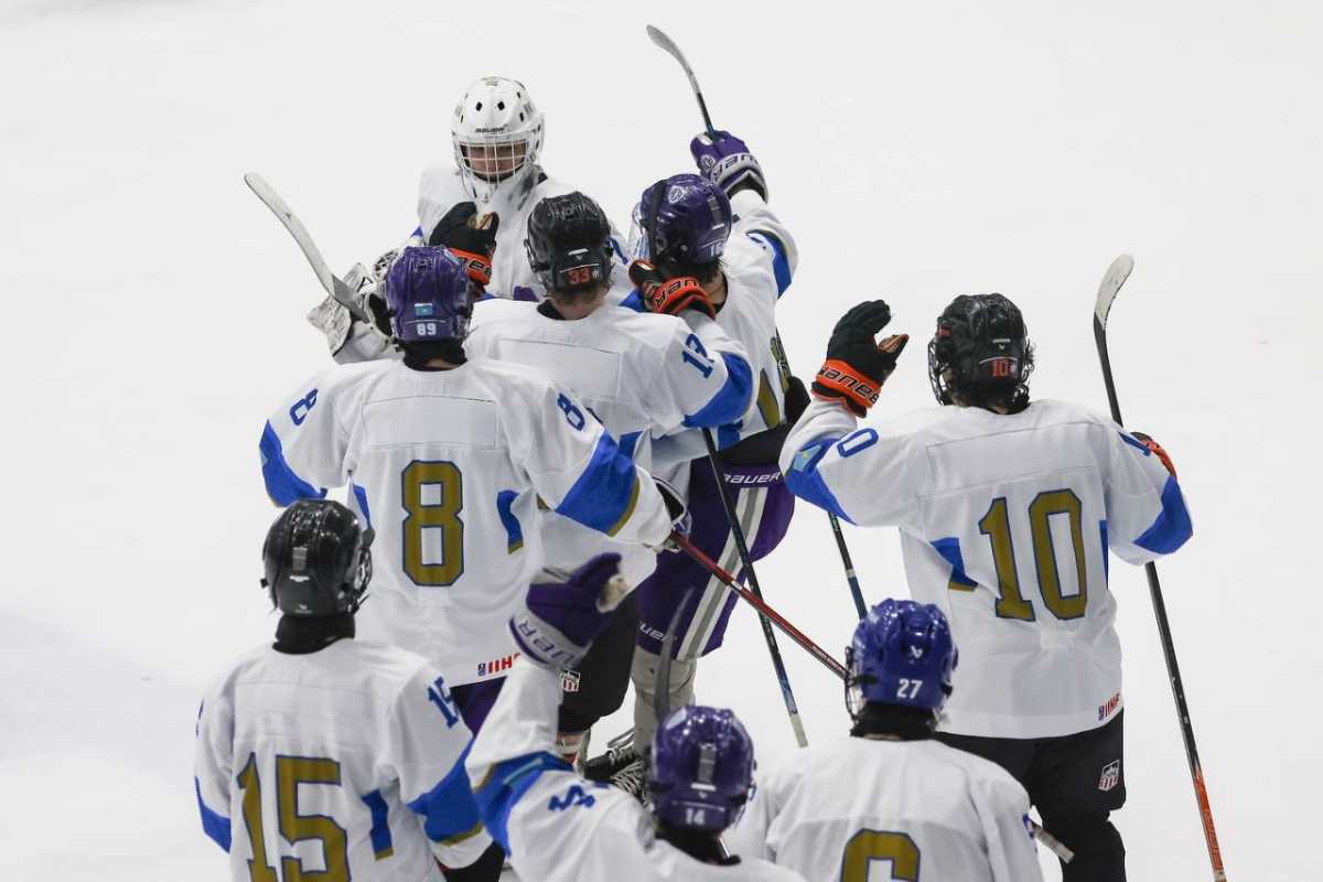 Казахстан одержал вторую победу на юношеском чемпионате мира по хоккею