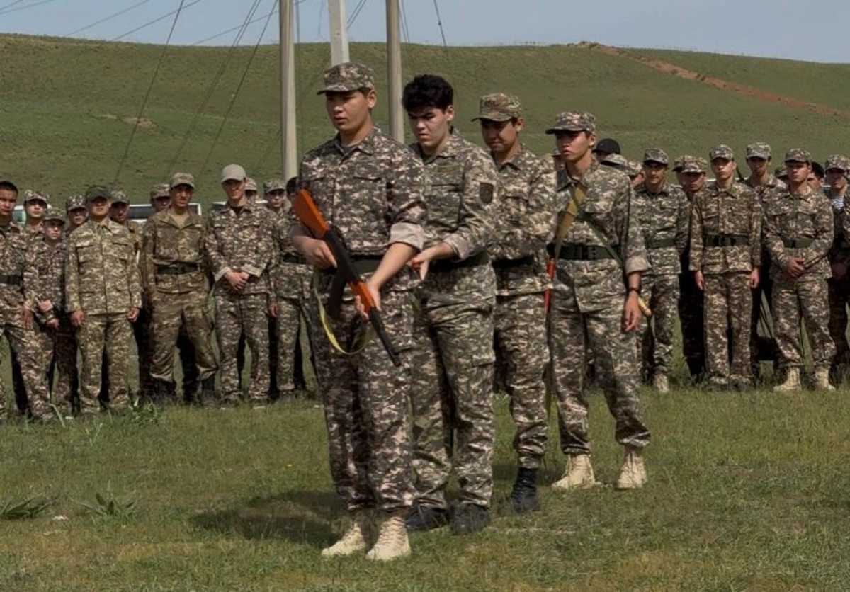 Полевые сборы в Шымкенте: школьники осваивают основы военной подготовки
