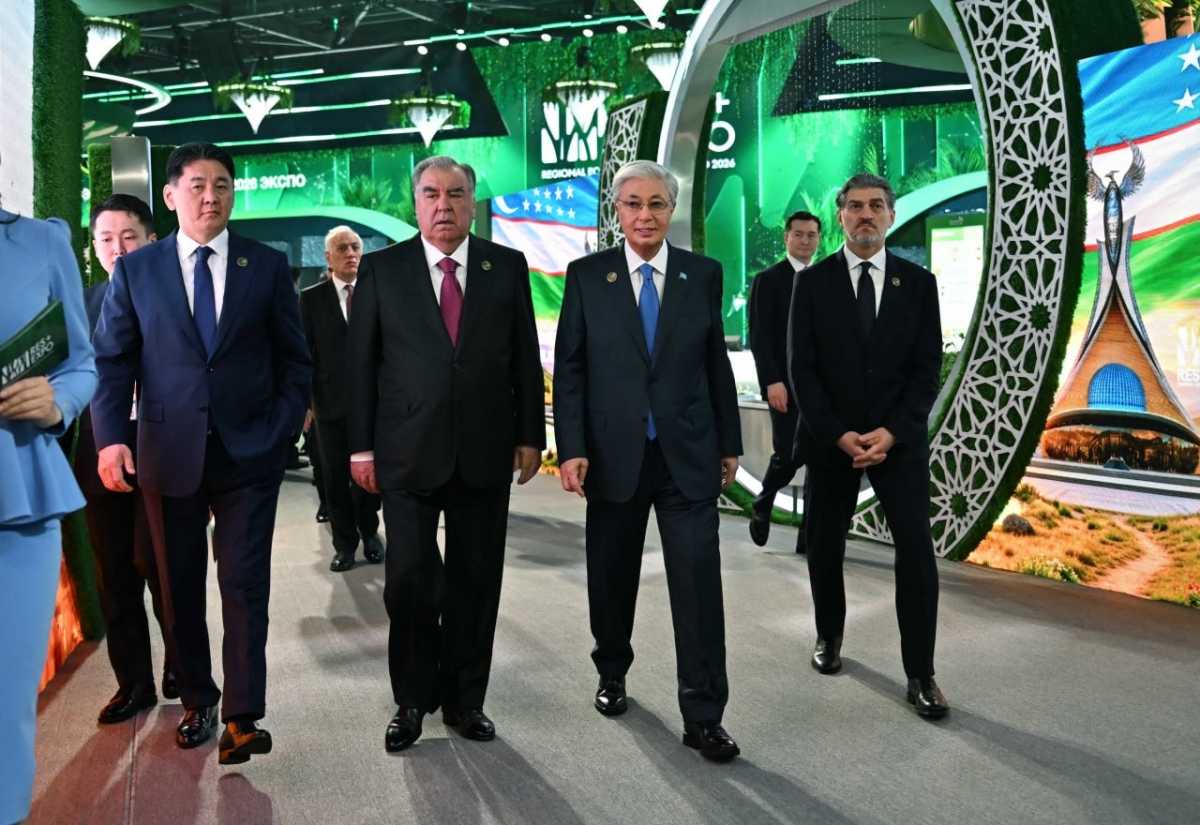 Главы государств посетили павильоны выставки Регионального экологического саммита в Астане