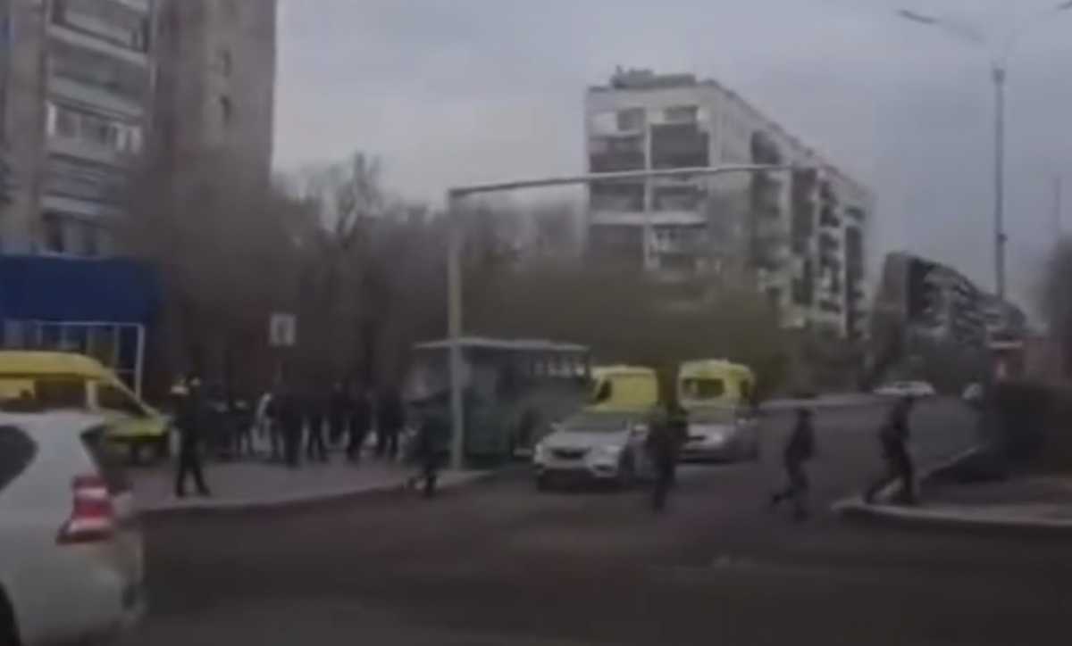 Автобус с пассажирами въехал в столб в Карагандинской области: есть пострадавшие