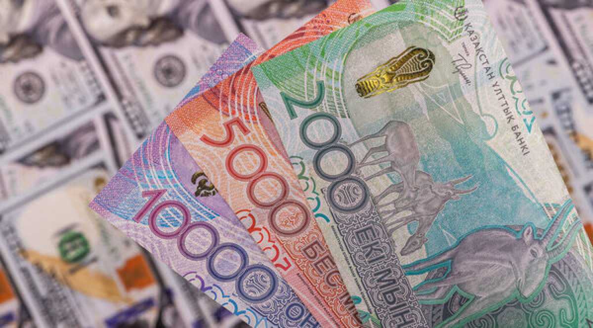 Доллар немного подорожал в Казахстане