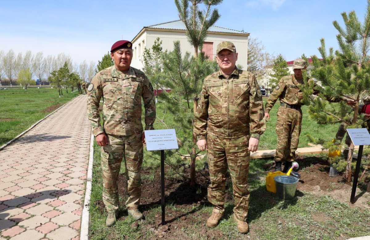 Министр обороны и военнослужащие поддержали экологическую акцию «Таза Қазақстан»