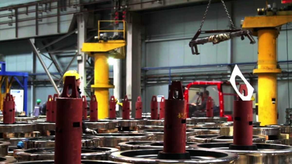 Двое работников атомного комбината в Актау получили кислотные ожоги лица и глаз