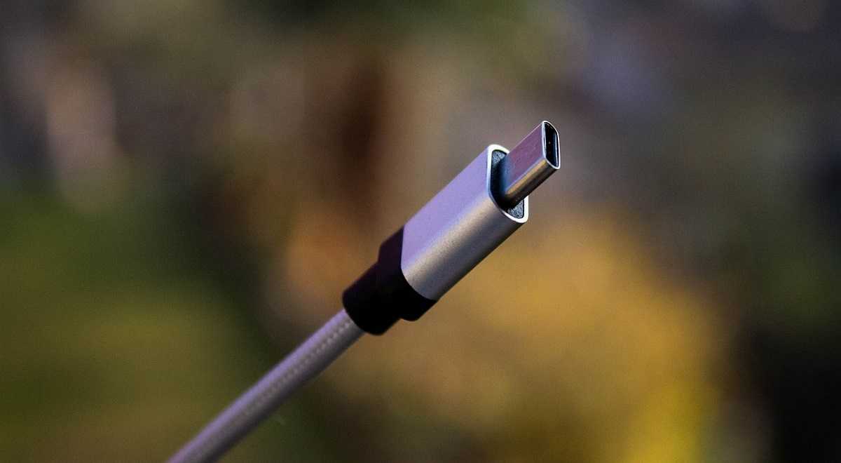 Названы приложения, которые съедают больше всего заряда в смартфоне