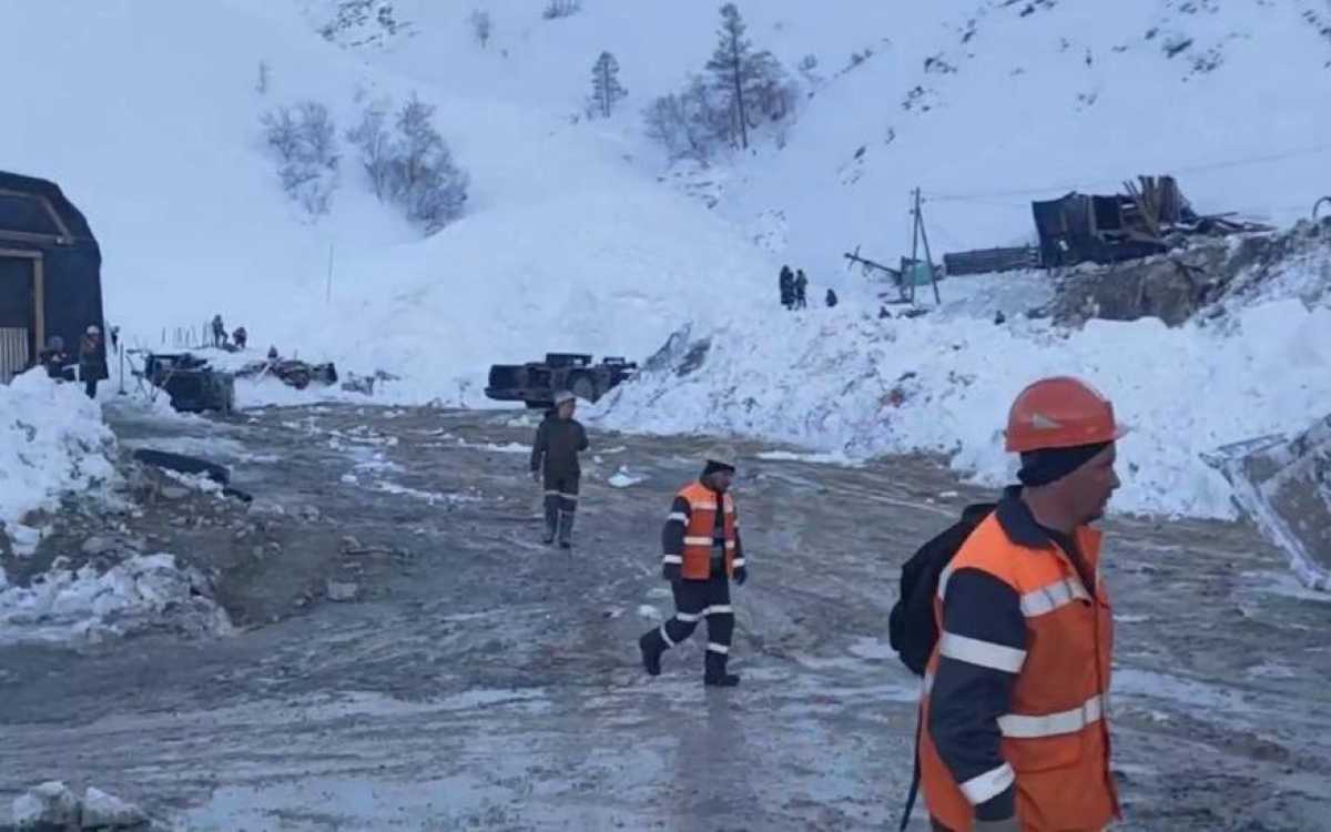 Гражданин Казахстана погиб при сходе лавины в Бурятии