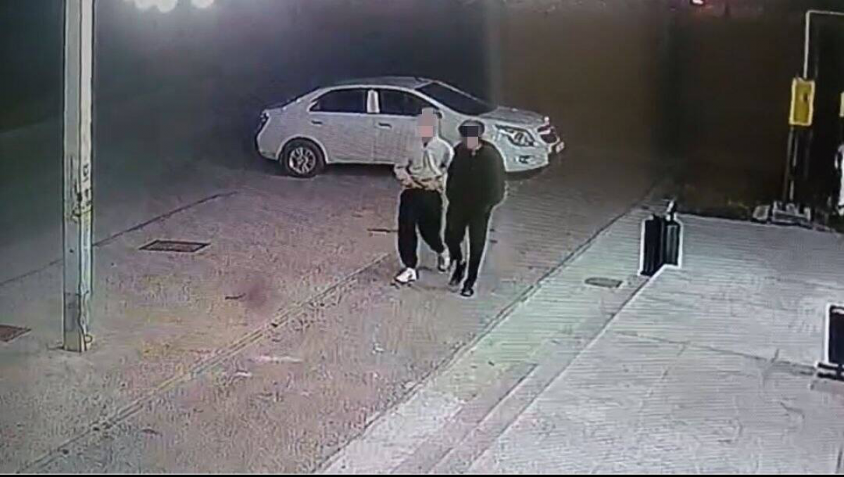 Кража сейфа с золотом попала на видео: подозреваемых задержали в Туркестанской области