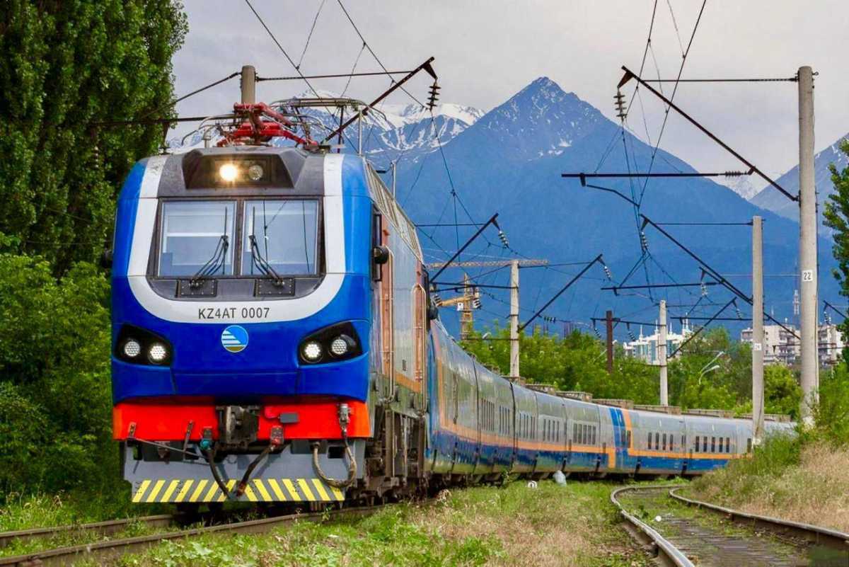 Казахстанцам напомнили правила поездок на поездах