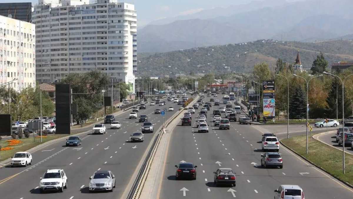 Зона с низким уровнем выбросов появилась на дорогах Алматы