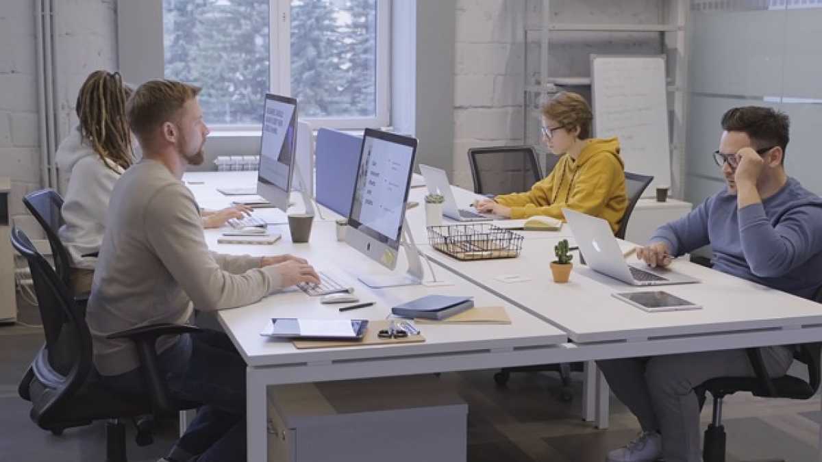 В Казахстане упростят въезд и работу иностранцам: что изменится