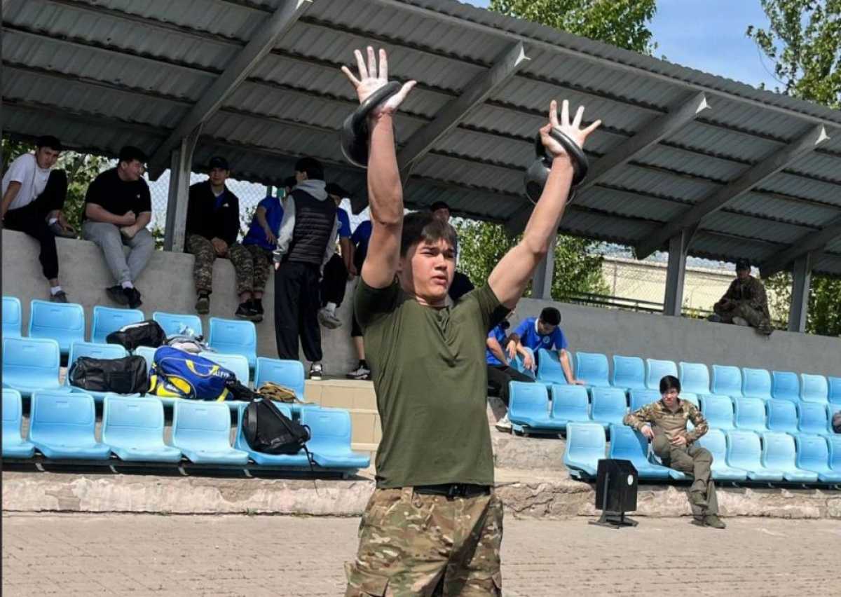 В Астане прошли военно-патриотические игры среди студентов колледжей