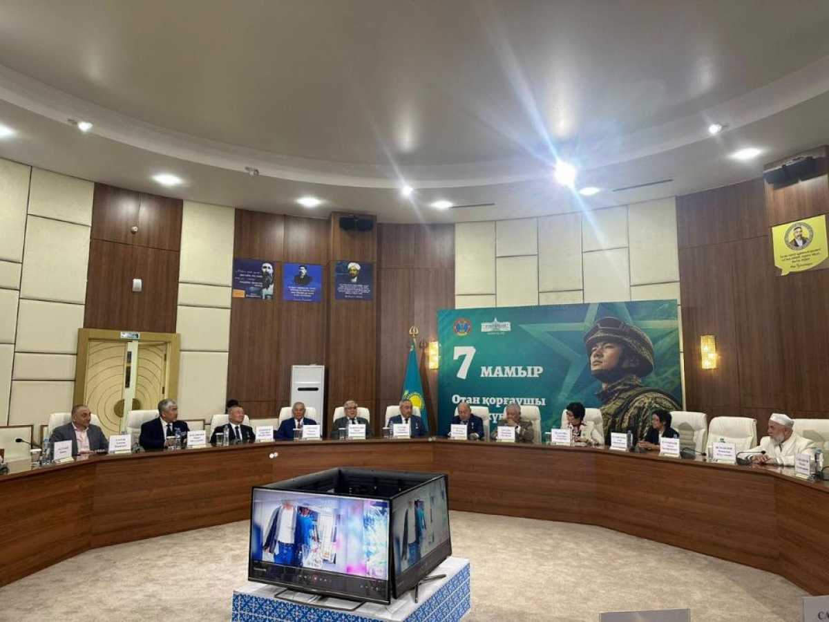 Круглый стол и выставку предметов военного времени провели в Астане