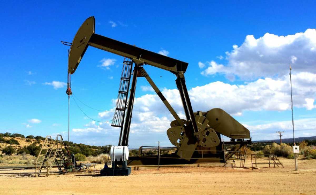 Мировые запасы нефти истощаются с рекордной скоростью - Bloomberg