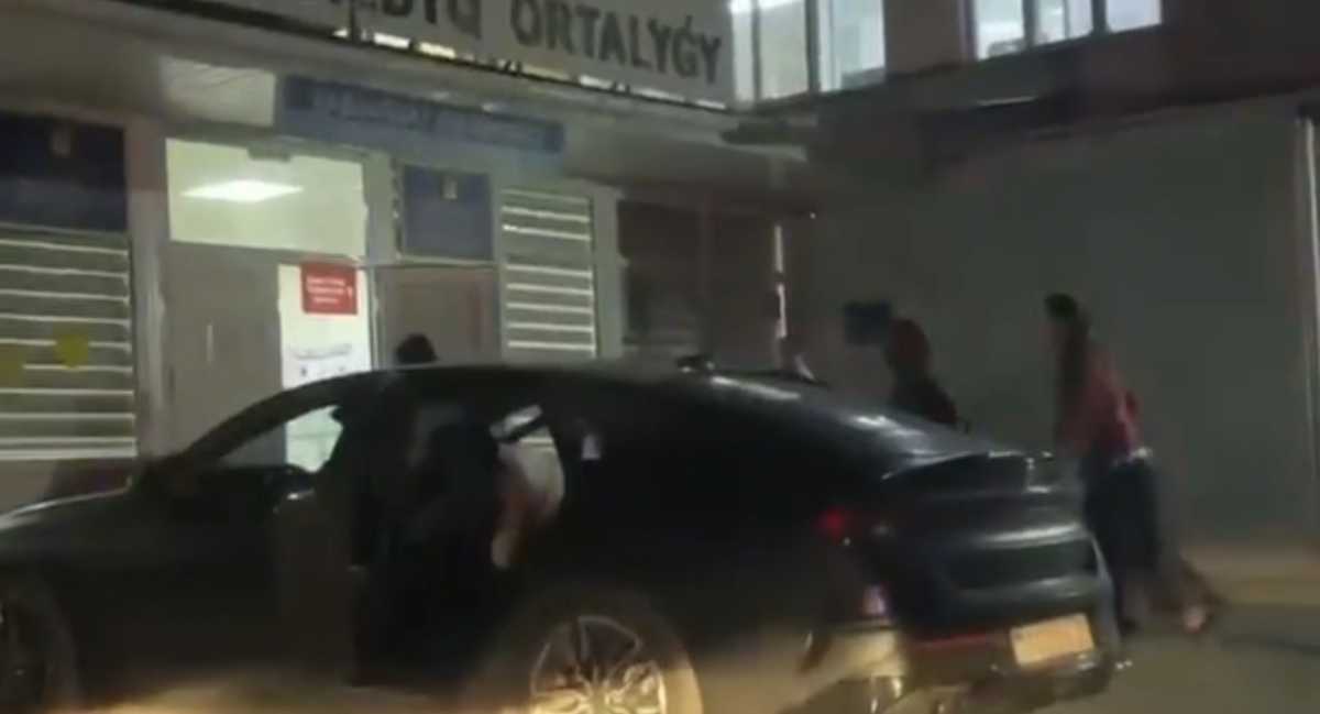 Полицейские помогли роженице вовремя добраться до роддома в Шымкенте