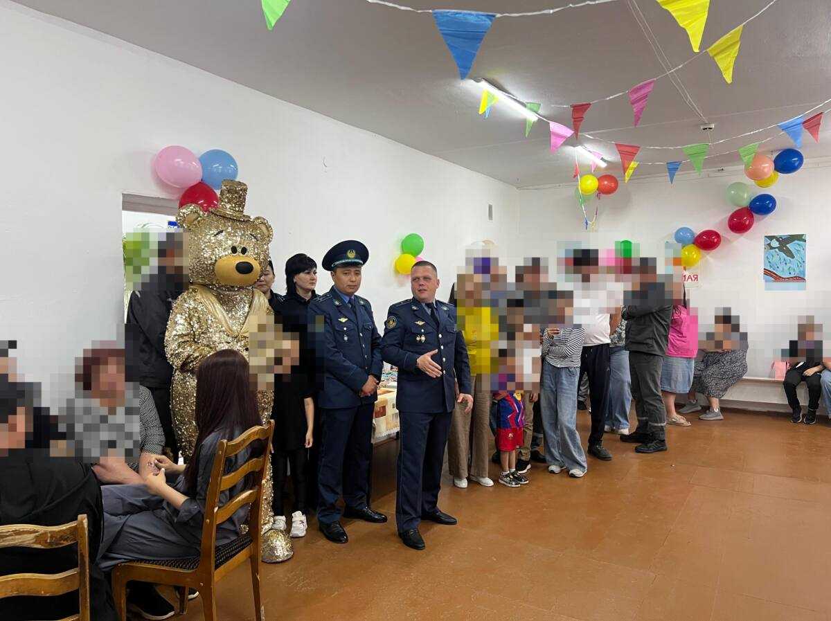 Осужденные встретились с родными в день открытых дверей в Павлодаре