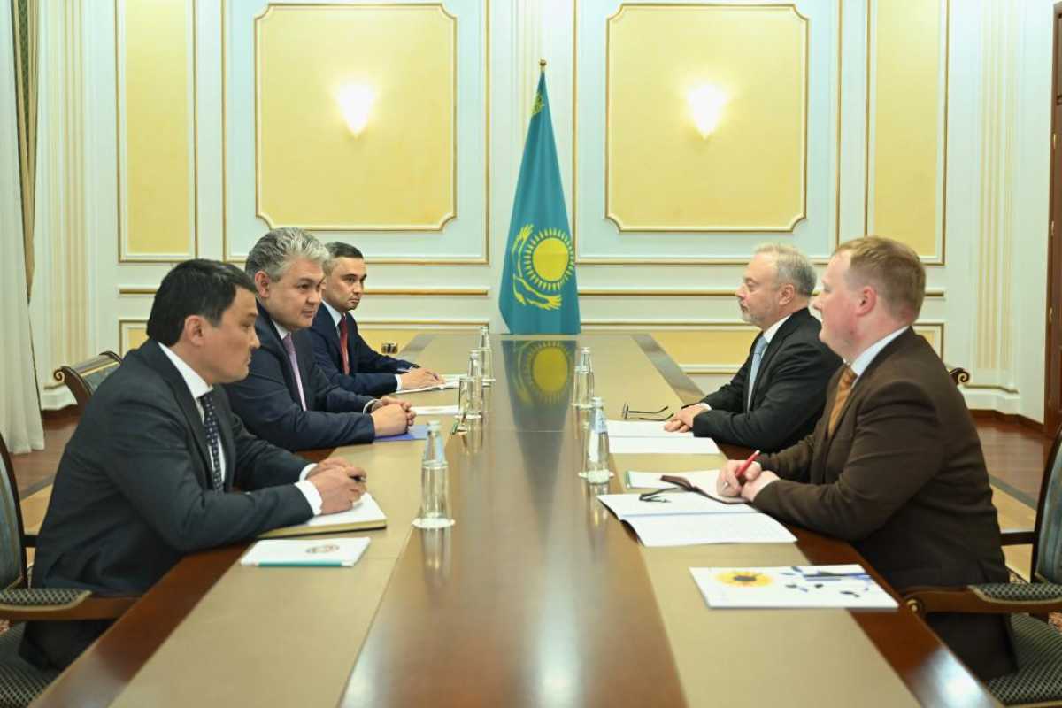 Глава МИД Казахстана провёл встречу с послом Украины